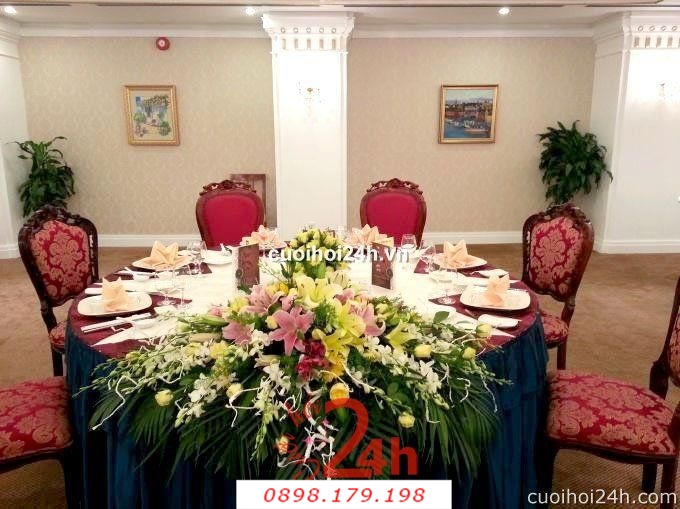 Dịch vụ cưới hỏi 24h trọn vẹn ngày vui chuyên trang trí nhà đám cưới hỏi và nhà hàng tiệc cưới | Hoa lan vàng với hoa lan đỏ